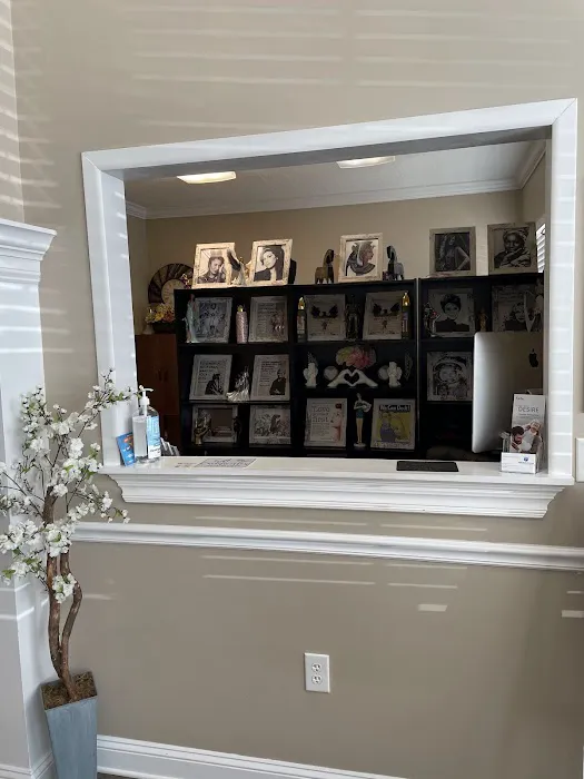 Skin and Glam Picture 5