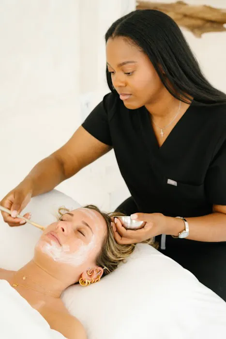 Glow Setters Skin Studio Picture 1