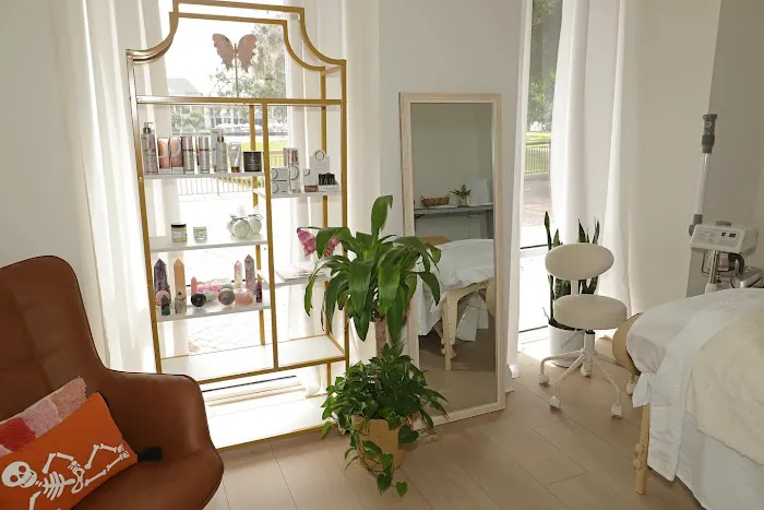 Holistic Wellbeings - Skin Spa & Massage Clinic Picture 8