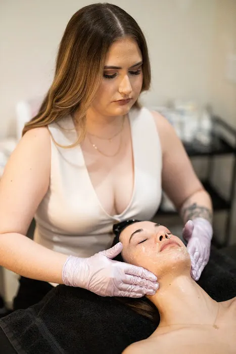 Emily DaSilva Luxury Esthetics Picture 9