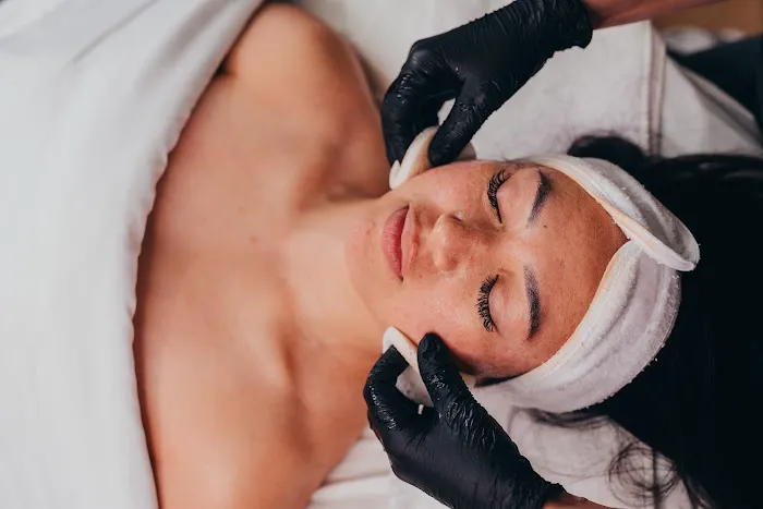 Glow Skin and Lash Picture 2