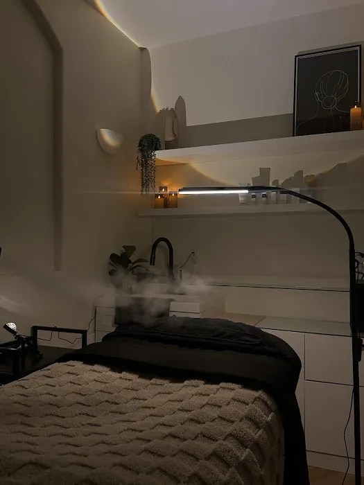 Aesthetics by Jenna Picture 2