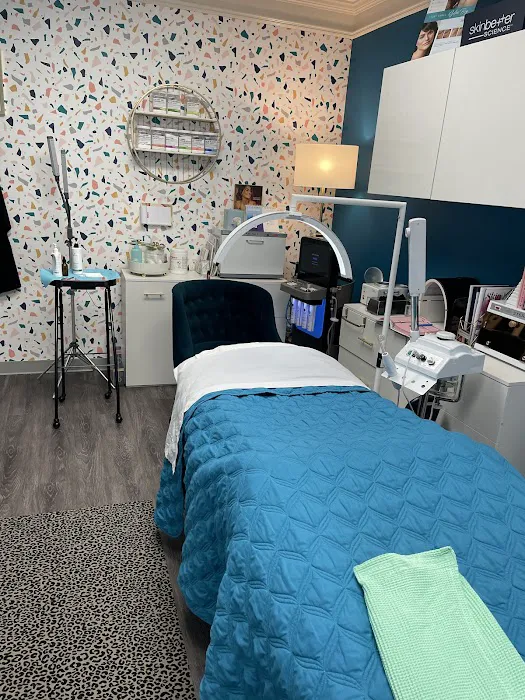 GIRLMAKESFACE LLC Picture 2