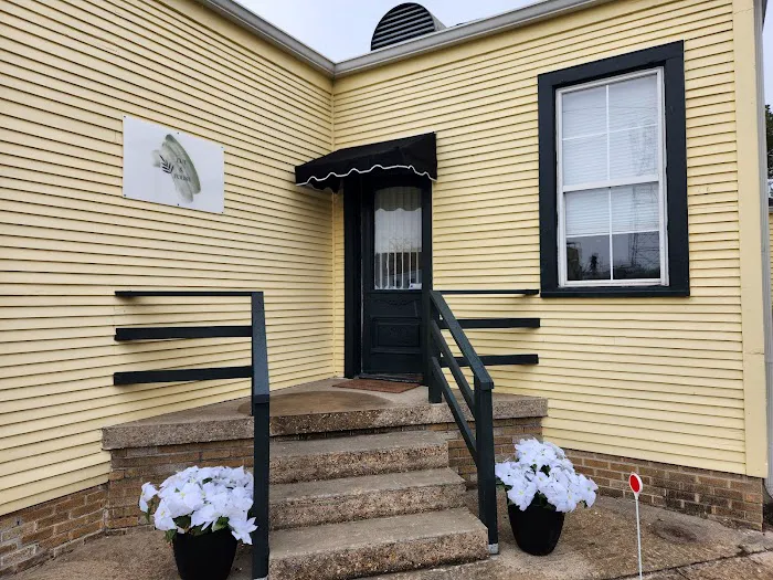 DERMA LOUNGE, LLC Picture 6