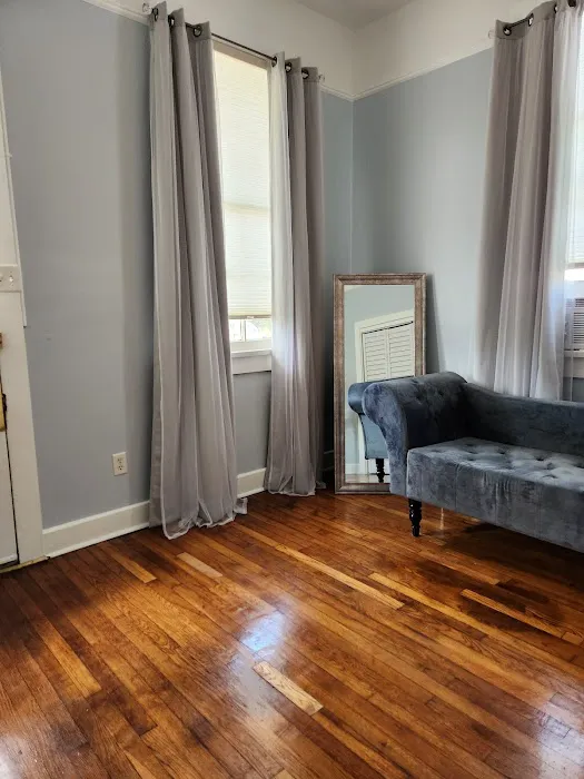 DERMA LOUNGE, LLC Picture 3