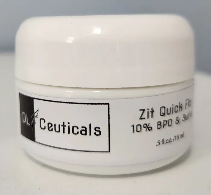 DERMA LOUNGE, LLC Picture 7