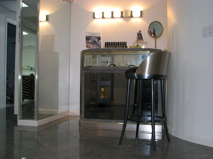 IN SKIN Inc Picture 9