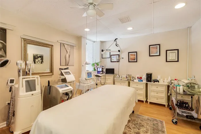 Hormonal Skin Studio Picture 5