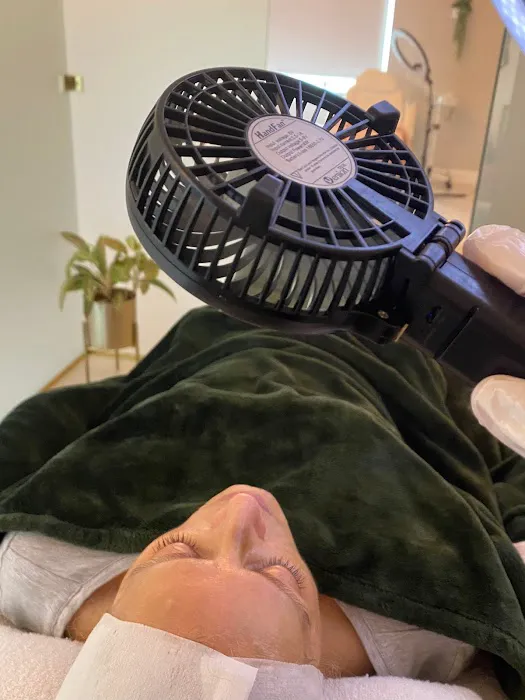 Skin Lounge Picture 7