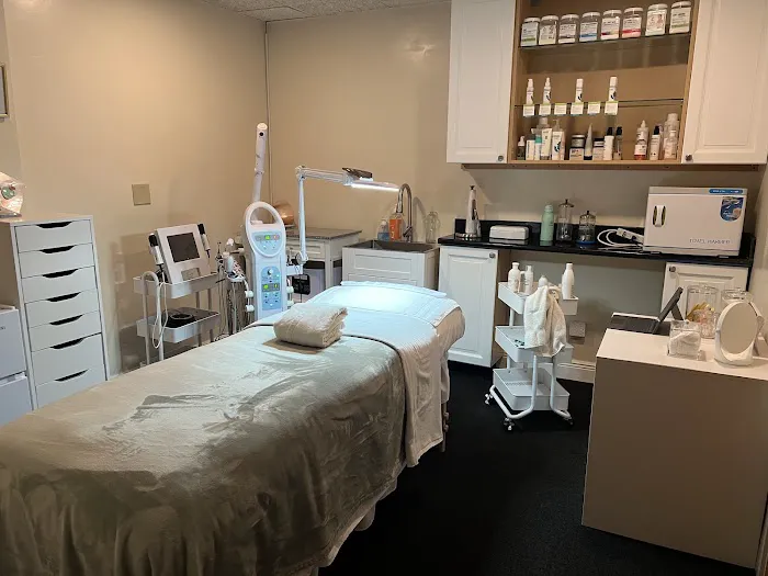 Skin Plus by GD Picture 2