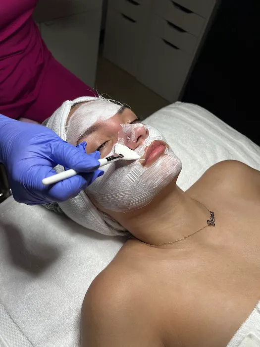 Skin Plus by GD Picture 3