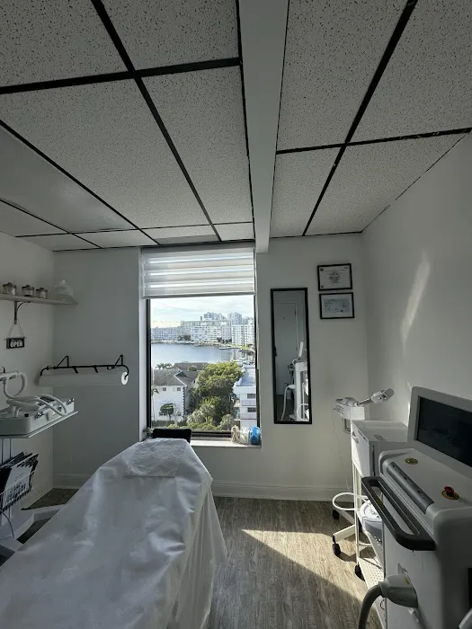 Everly Happy Picture 2