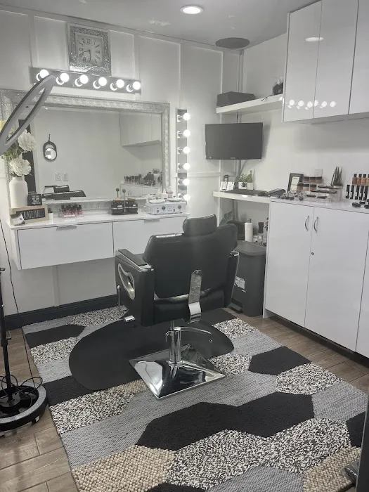 Beauty Is Skindeep Picture 3