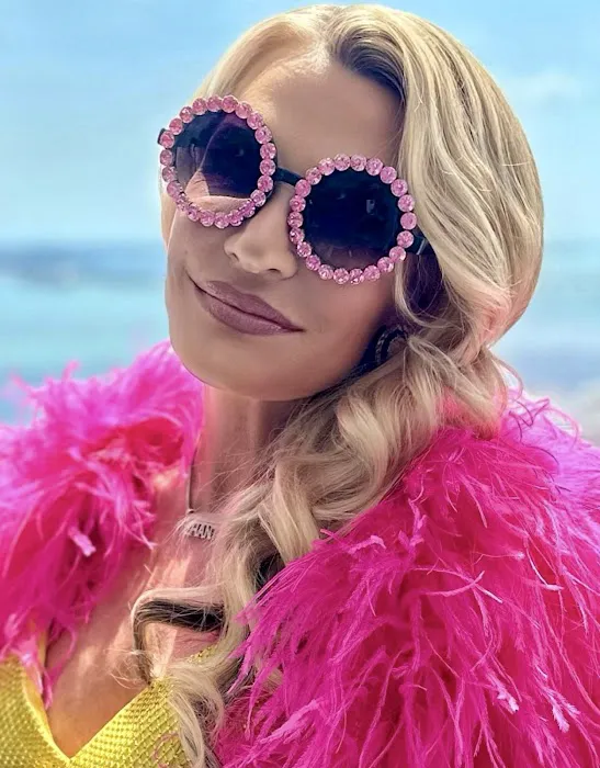 The Laser Queen Picture 5