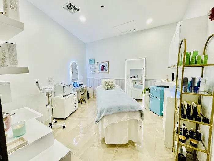 Beverlee Botanicals -a Holistic Skin Studio Picture 5