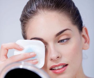 Understanding Toners to Improve Puffy Eyes