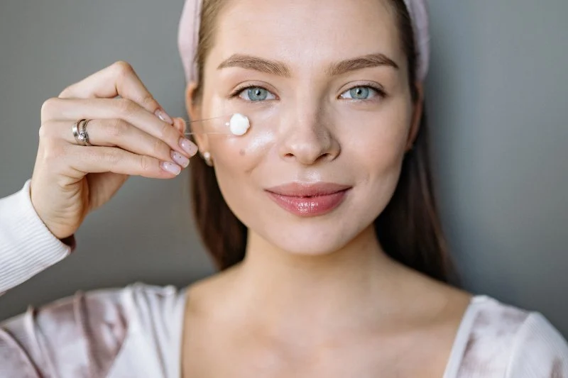 How to Soothe Eye Creams for Dark Circles: Tips, Ingredients & Application