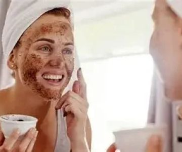 How to Detoxify with Physical Exfoliants for Oily Skin