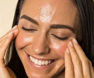 15 Effective Tips to Improve Oily Skin Naturally and Safely