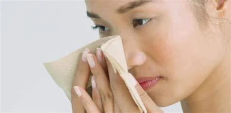 How to Avoid Oily Skin in People with Sensitive Skin – Dermatologist Tips & Daily Skincare Guide