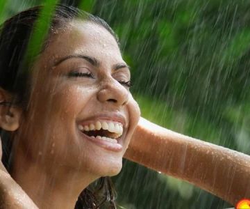 How to Boost Your Sensitive Skin in Humid Climates – Tips & Solutions