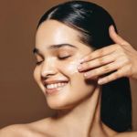How to Choose the Right Dry Skin Care Products for People Living in Humid Climates