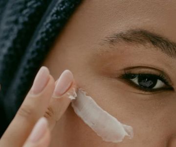 How to Manage Eye Creams for Dry Skin: A Comprehensive Guide