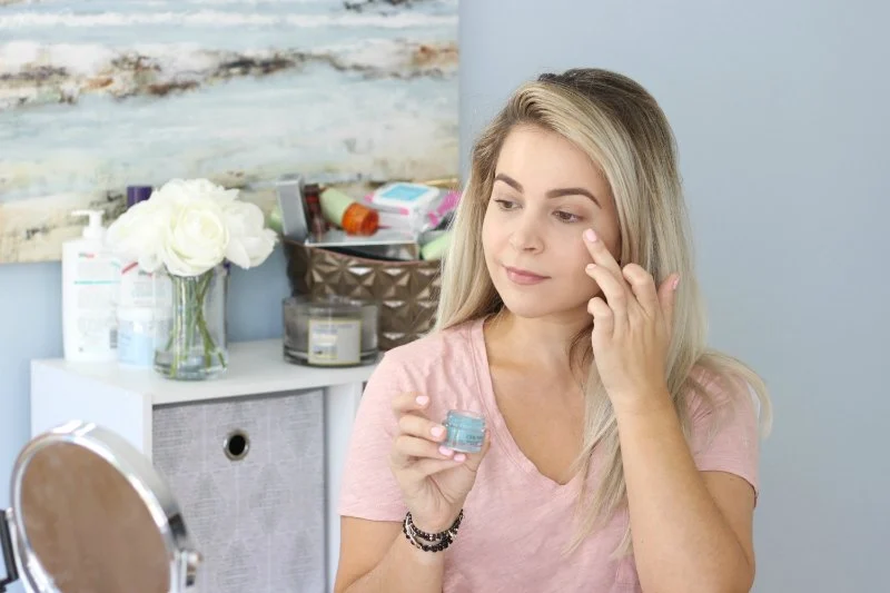 Best Skin Care Routine For Puffy Eyes With A Simple Routine