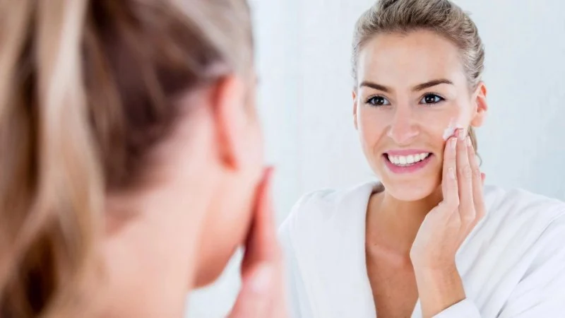 How to Treat Skin Tightness with Hydrating Skin Care Products