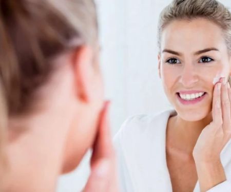 How to Treat Skin Tightness with Hydrating Skin Care Products