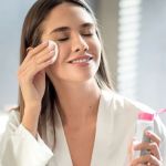 How to Use a Skin Care Toner for Tighter and Clearer Skin