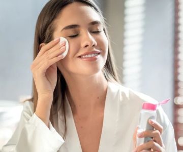 How to Use a Skin Care Toner for Tighter and Clearer Skin