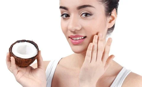 How to Use Coconut Oil for Healthy, Hydrated Skin