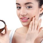 How to Use Coconut Oil for Healthy, Hydrated Skin