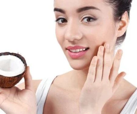 How to Use Coconut Oil for Healthy, Hydrated Skin