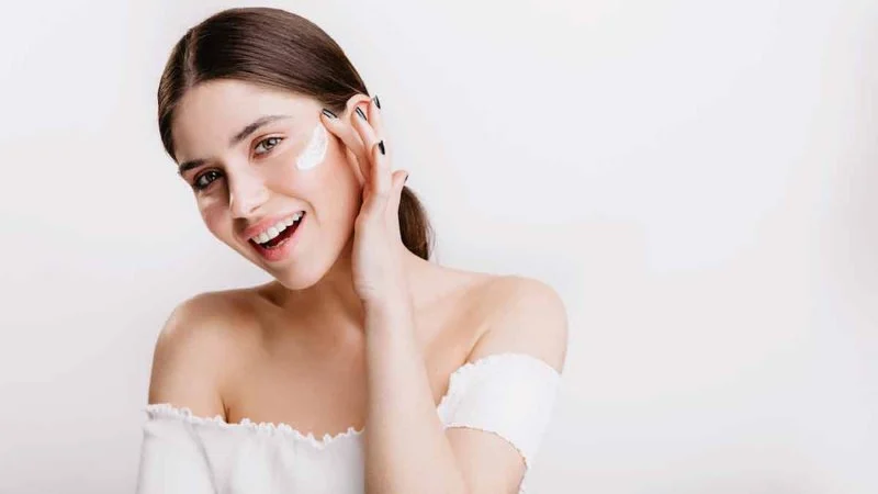 How to Choose the Right Moisturizer for Combination and Oily Skin
