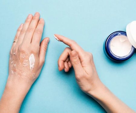 How to Treat Dry, Itchy Skin with Natural Remedies