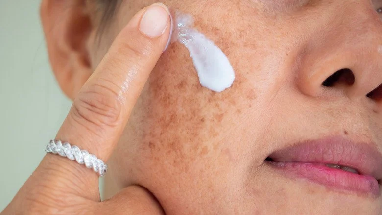 How to Treat Skin Discoloration with Targeted Skin Care Products
