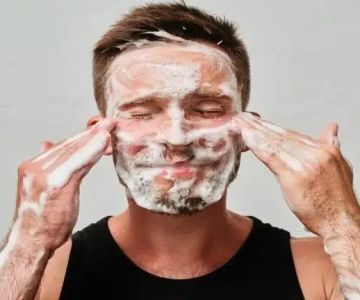 The Best Skin Care Tips for Men with Oily or Acne-Prone Skin