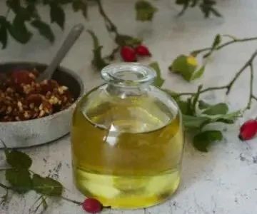 How to Use Rosehip Oil to Reduce Scarring and Improve Skin Texture