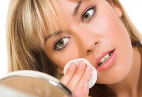 How to Get Rid of Excess Oil with Mattifying Skin Care Products