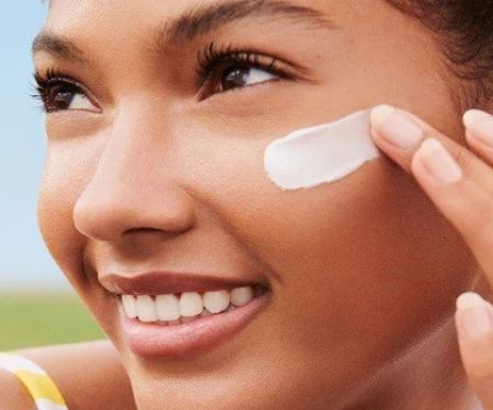 How to Take Care of Your Skin When Traveling: Essential Tips