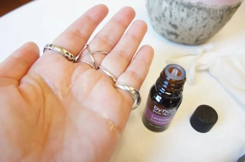 How to Use Essential Oils for Skin Healing and Relaxation