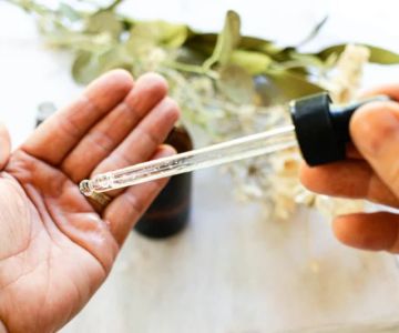 How to Use Natural Oils to Nourish and Hydrate Your Skin Effectively