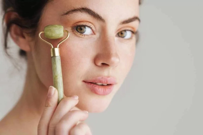 The Benefits of Using a Facial Roller for Better Circulation and Skin Health