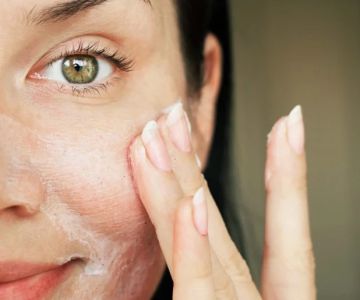 How to Treat Sensitive Skin with Natural and Gentle Ingredients