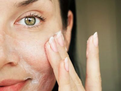 How to Treat Sensitive Skin with Natural and Gentle Ingredients